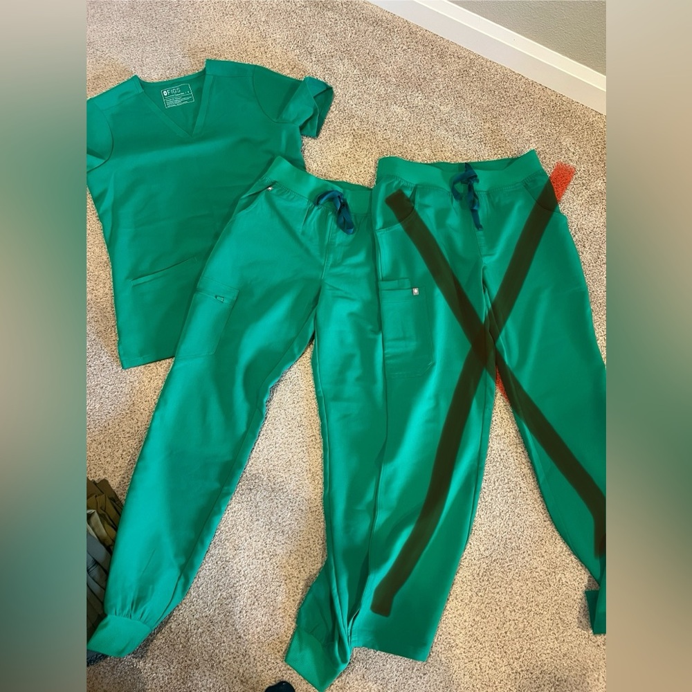 COPY - Hard to get joggers in small tall in Evergreen color.